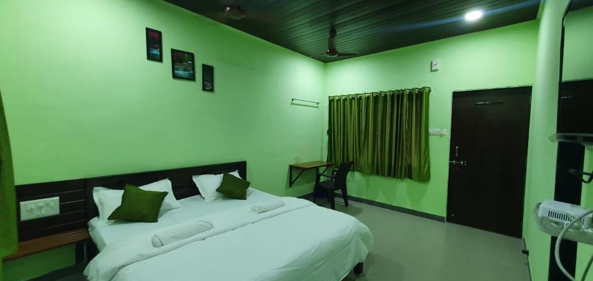 Happy Holiday Alibaug Hotel Alībāg Ngoại thất bức ảnh